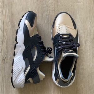Nike Air Huarache Women’s Size 8.5 Fit 7.5